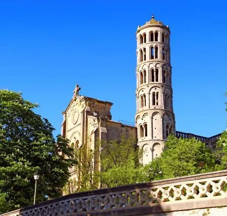 Avec Grande Terrasse Au Centre D'uzes