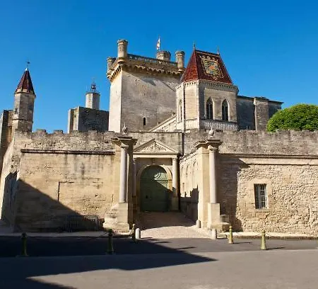Avec Grande Terrasse Au Centre D'uzes Appartement Uzès