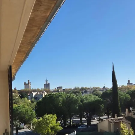 Appartement Avec Grande Terrasse Au Centre D'uzes *