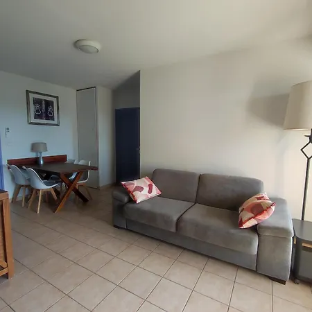 Avec Grande Terrasse Au Centre D'uzès Appartement *