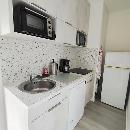 Appartement Avec Grande Terrasse Au Centre D'uzes *